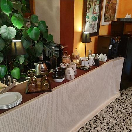 Guest House Villa De Ros Salò Стая снимка