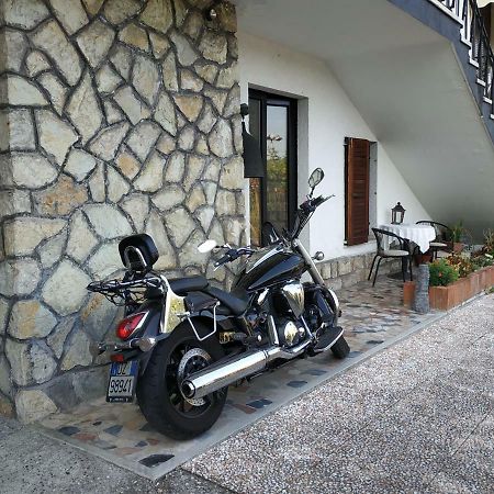 Guest House Villa De Ros Salò Екстериор снимка