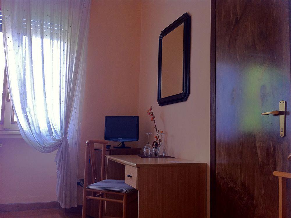 Guest House Villa De Ros Salò Екстериор снимка