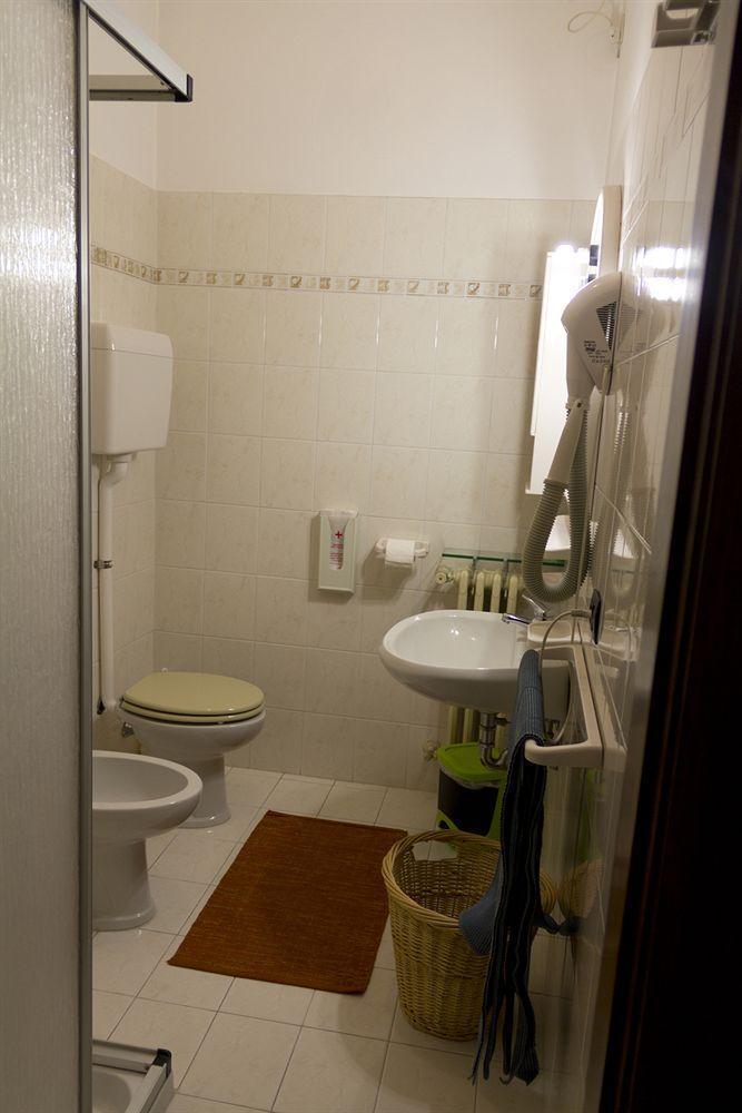 Guest House Villa De Ros Salò Екстериор снимка