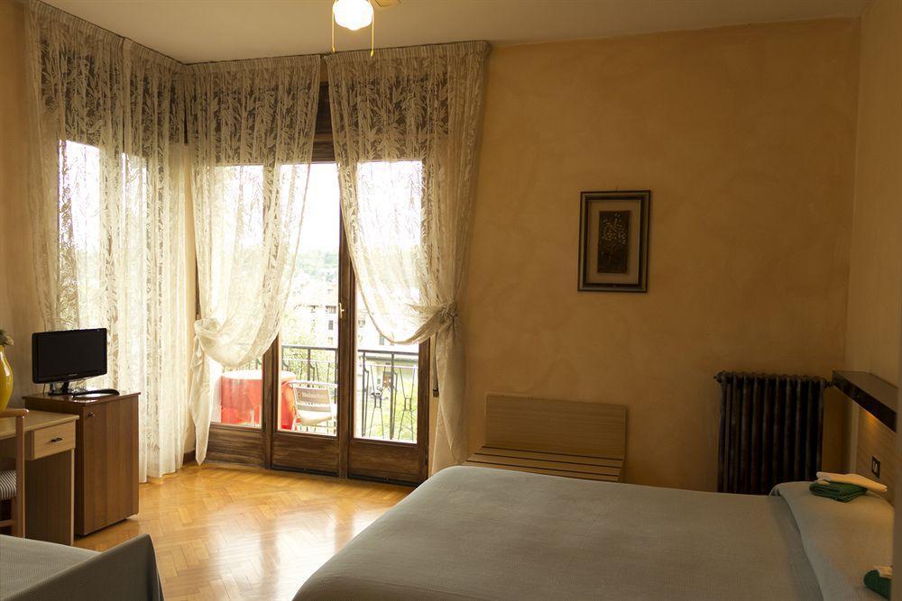 Guest House Villa De Ros Salò Екстериор снимка