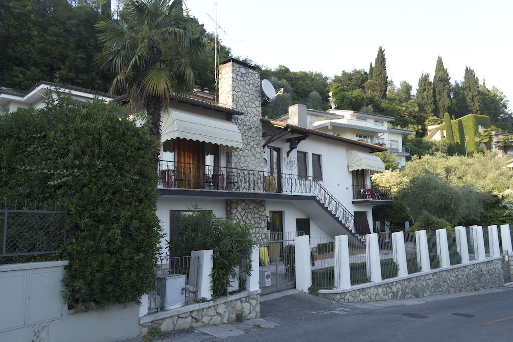 Guest House Villa De Ros Salò Екстериор снимка